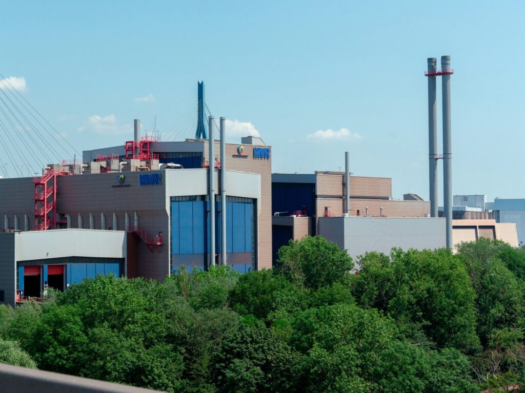 TMG Förderanlagen im Einsatz in Müllverbrennungsanlagen - robuste Fördertechnik für den Transport von Abfällen und Reststoffen