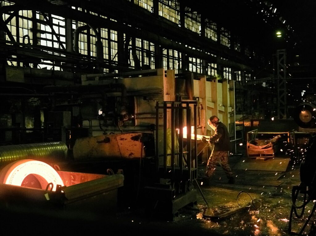 TMG Förderanlagen im Einsatz in Stahlwerken - robuste Fördertechnik für den Transport von Schlacke, Schrott und Schüttgut